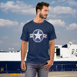 Camiseta Patriótica de la Estrella del Ejército<br><div class="desc">Clásico,  estrellas militares y estriberas gráficas que representan a pilotos estadounidenses y Cuerpos de Aire del Ejército es un retroceso a la Americana. Estrella Vintage Diseño Patriótico Rojo Blanco y Azul con un efecto de grunge envejecido.</div>