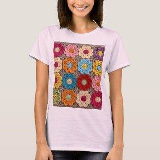 Camiseta Patrón de flores de ganchillo colorido – Abuela he
