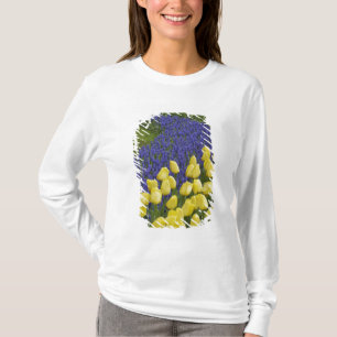 Camiseta Patrón de jardín de flores de jacinto de uva y