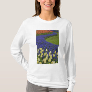 Camiseta Patrón de jardín de flores de jacinto de uva y 2
