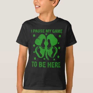Camiseta Pausar mi juego para estar aquí en el Día de San P