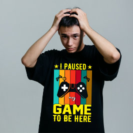 Camiseta Pausé mi juego para estar aquí
