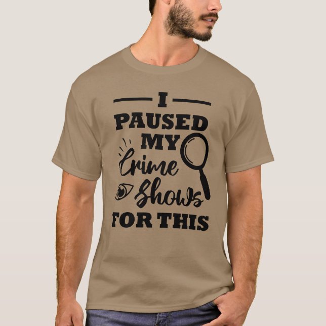 Camiseta Pausé mis programas de crímenes por su regalo (Anverso)