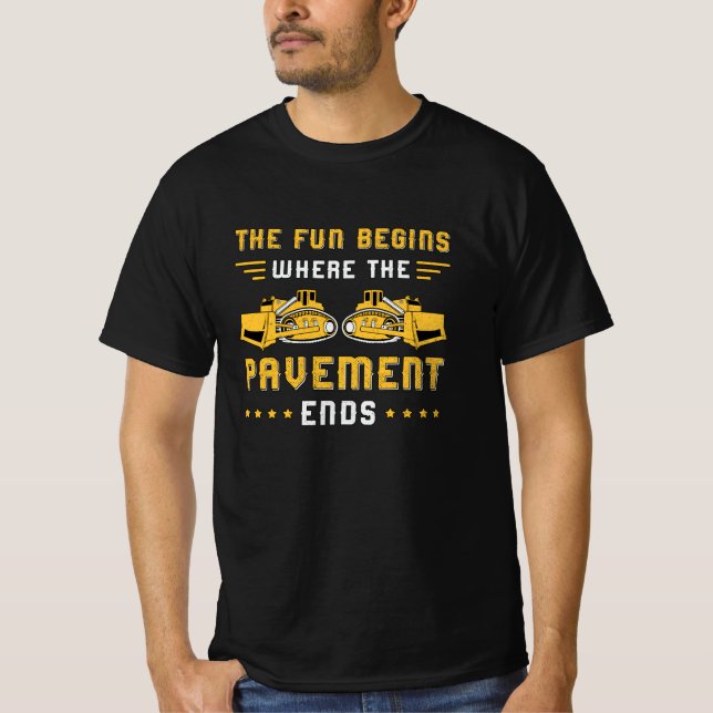 Camiseta Pavimento de bulldozer termina con trabajador de c (Anverso)