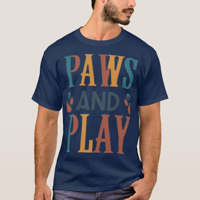Camiseta Paws and Play. (Anverso)