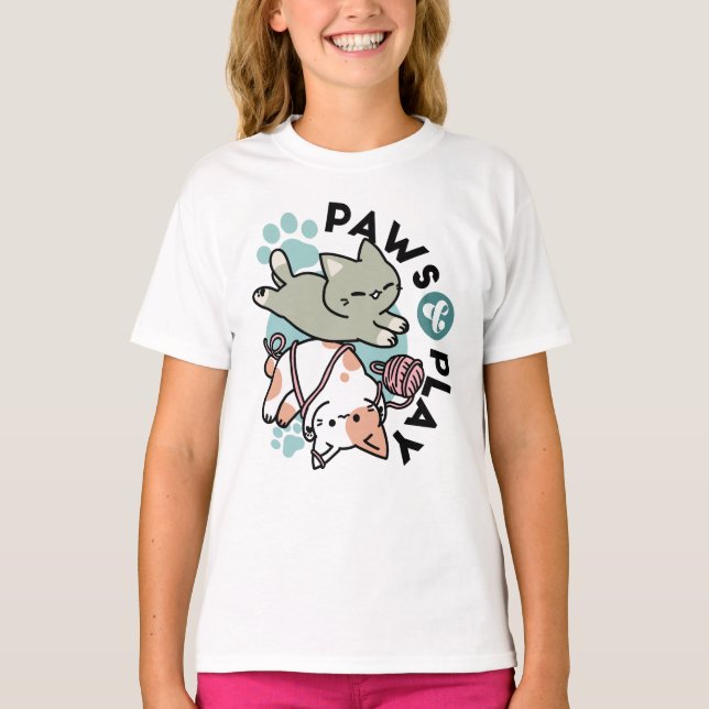 Camiseta Paws and Play – Adorable Cat Illustration (Anverso)