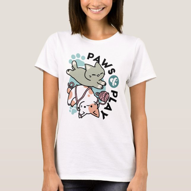 Camiseta Paws and Play – Adorable Cat Illustration (Anverso)