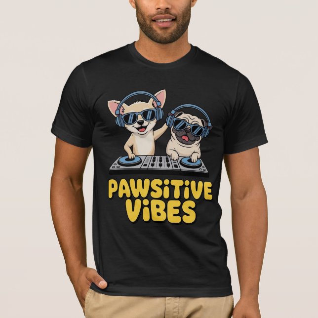 Camiseta Pawsitive Vibes Dj Dogs (Anverso)