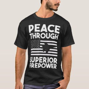 Camiseta Paz a través de un avión militar de potencia de fu