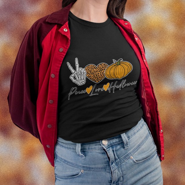 Camiseta Paz Amor Halloween Negro  (This cute Peace, Love, Halloween tee is perfect for the fall season and Halloween festivities. )