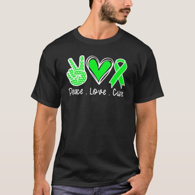 Camiseta Peace Love Cure Green Ribbon Duchenne Muscular Dys (Anverso)