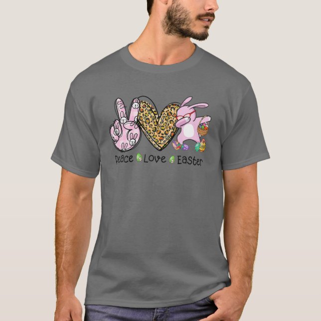 Camiseta Peace Love Easter Leopard Bunny Egg Basket Men Wom (Anverso)