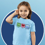 Camiseta Peace Love Hanukkah Cute Chica Azul<br><div class="desc">La camiseta de los niños de Peace Love Hanukkah para un niño judío al que le gusta celebrar Chanukah. Una señal de paz de bonito,  corazón y una hermosa menorah en un tee de chicas.</div>