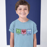 Camiseta Peace Love Hanukkah Kids<br><div class="desc">La camiseta de los niños de Peace Love Hanukkah para un niño judío al que le gusta celebrar Chanukah. Una señal de paz de bonito,  corazón y una hermosa menorah.</div>