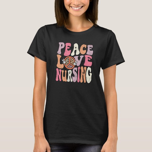 Camiseta Peace Love Nursing Groovy Retro Nurse Life Appreci (Anverso)