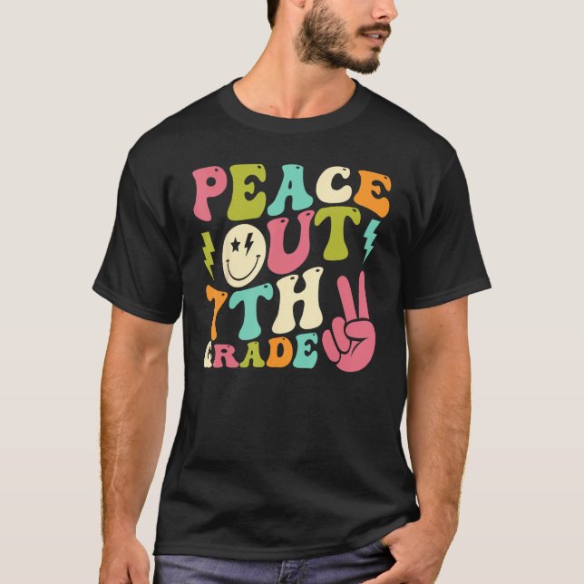 Camiseta Peace Out 7th Grade Groovy Graduation Last Day of  (Anverso)