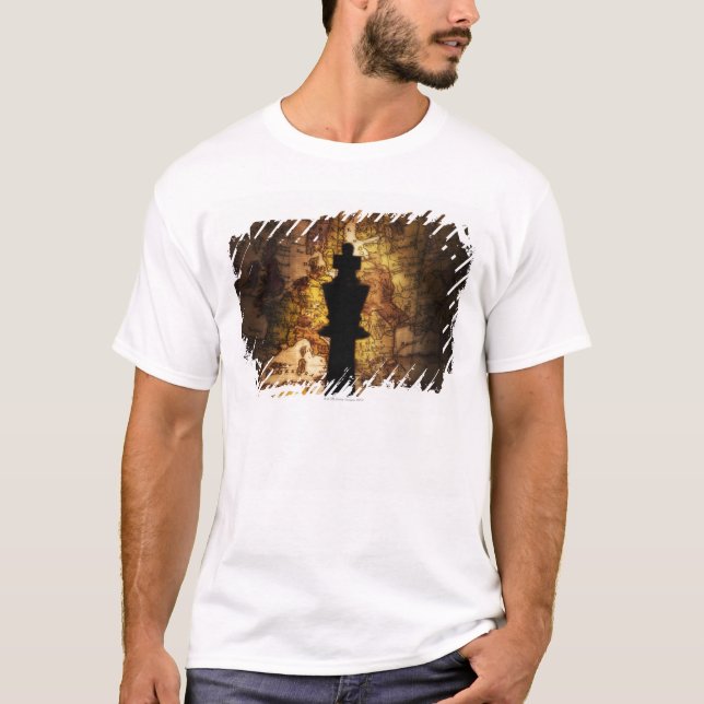 Camiseta Pedazo de ajedrez del rey en mapa de Viejo Mundo (Anverso)