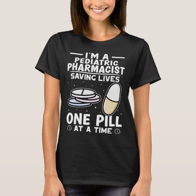 Camiseta Pediatric Pharmacist Saving Lives One Pill At A Ti (Anverso)