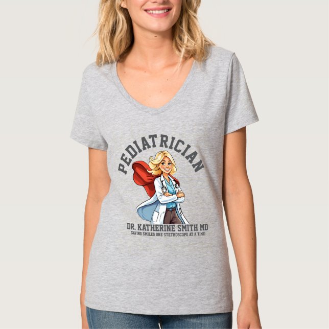 Camiseta PEDIATRICIAN Saving Smiles One Stethoscope at a Ti (Anverso)