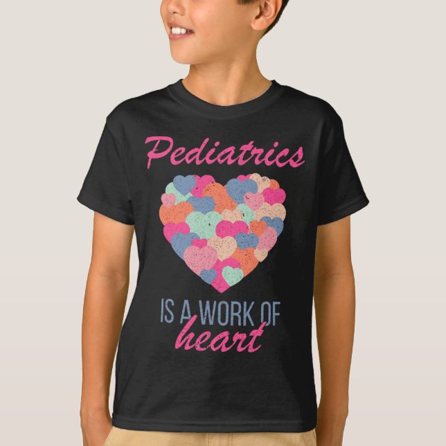 Camiseta Pediatrics Is A Work Of Heart Valentines Day Pedia (Anverso)