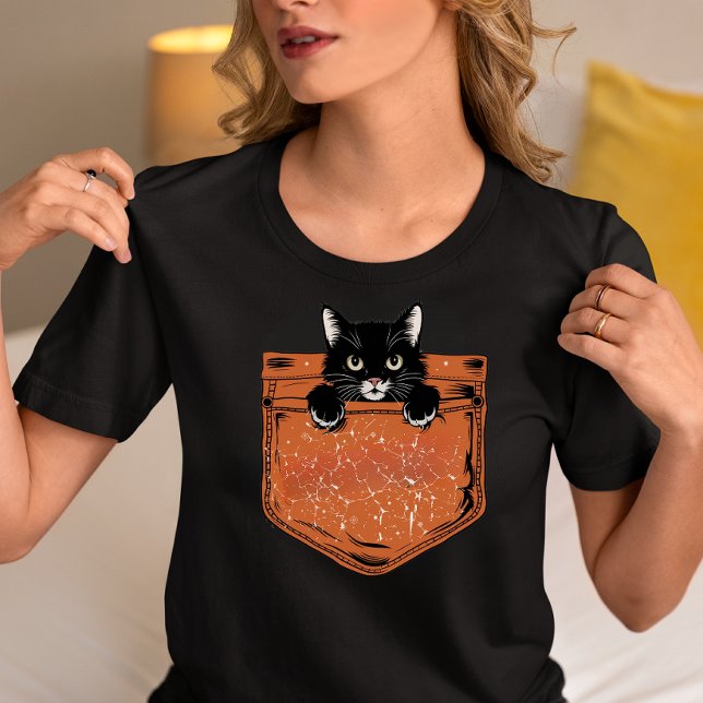 Camiseta Peekaboo Black Cat Pocket  (Subido por el creador)