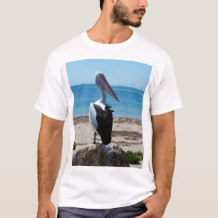 Camiseta Pelican Encaramado En Un Peñón De Playa,