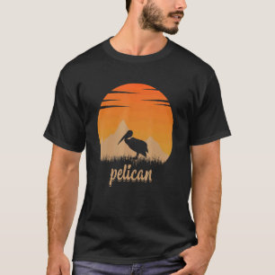 Camiseta Pelícano Animal Caliente En La Montaña En La Natur