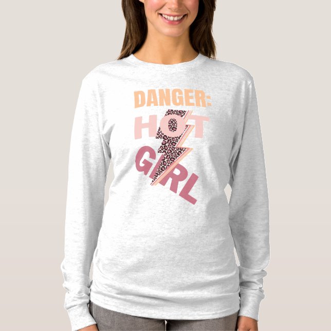 Camiseta Peligro, candente lema chica (Anverso)