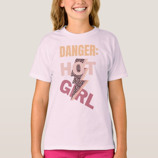 Camiseta Peligro, candente lema chica (Anverso)