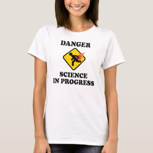 Camiseta Peligro Ciencia en Progreso - Humor de Pedo en Lla