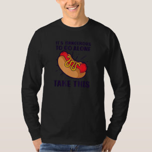 Camiseta Peligroso Ir Sola Llevar Este Perro Caliente