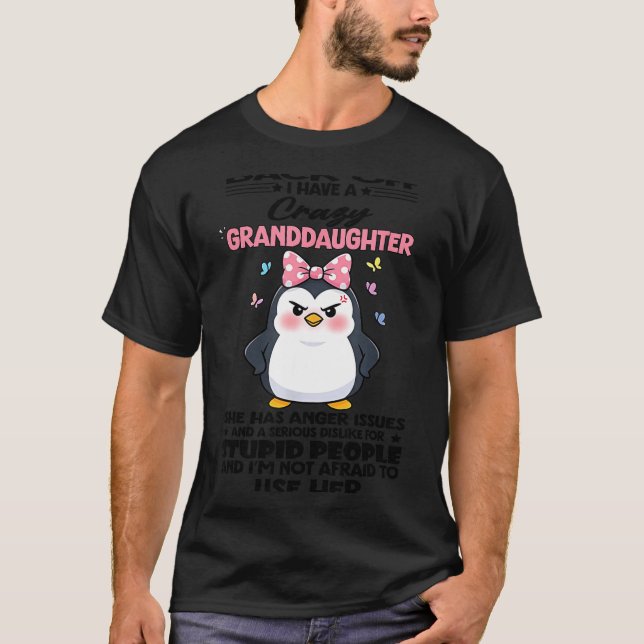 Camiseta Penguin Back Off I Have A Crazy Granddaughter She  (Anverso)