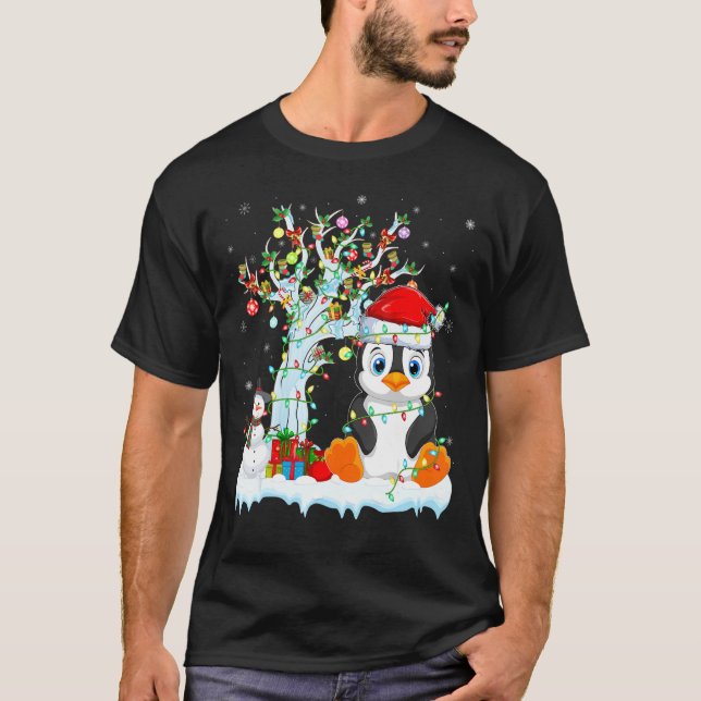 Camiseta Penguin Bird Xmas Tree Lighting Santa Hat Penguin  (Anverso)