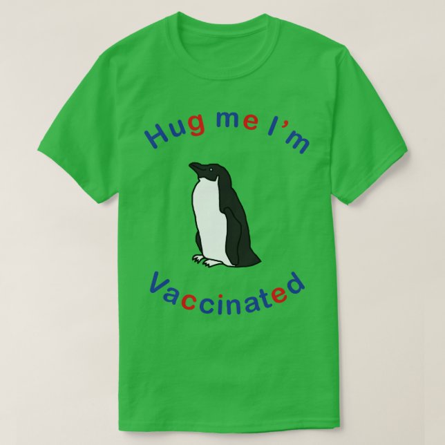 Camiseta Penguin dice Hug Me Im Vacunado (Diseño del anverso)