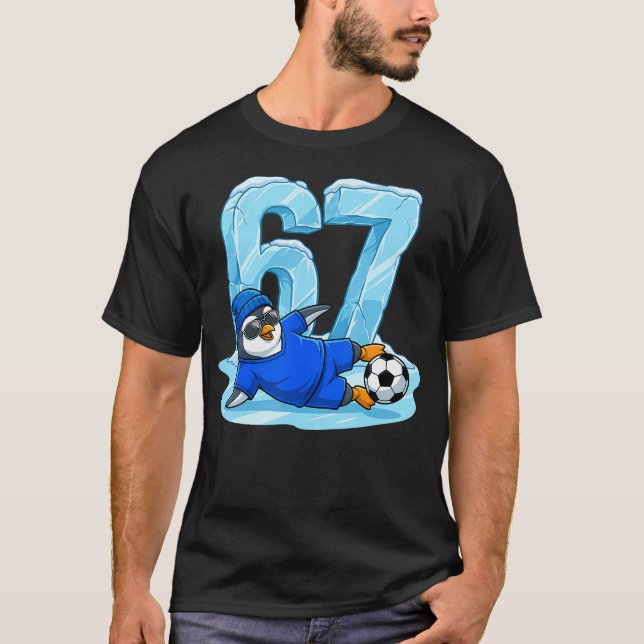 Camiseta Penguin Soccer 67 Ice Slide Funny Winter Sports (Anverso)