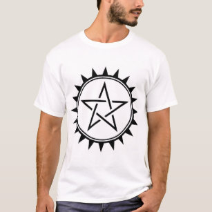 Camiseta Pentagram claveteado blanco y negro