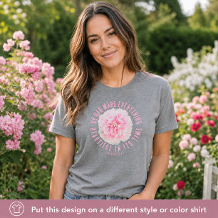 Camiseta Peonía Rosa Versículo Bíblico Floral Fe Azul Bebé