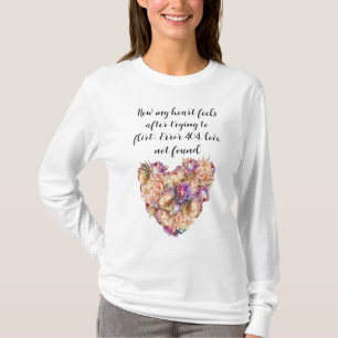Camiseta peonías doradas y púrpura. Corazón de flores