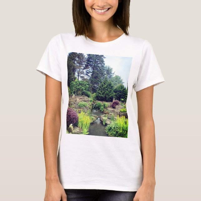 Camiseta Pequeña cascada en el jardín (Anverso)