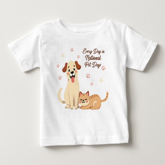 Camiseta pequeña con perro y gato (Anverso)
