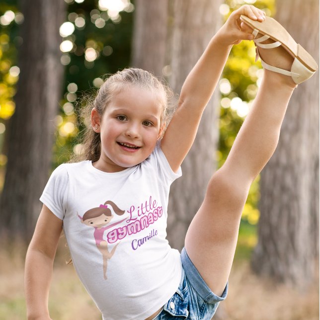Camiseta Pequeña gimnasta aguda Chicas monograma rosa morad (Subido por el creador)