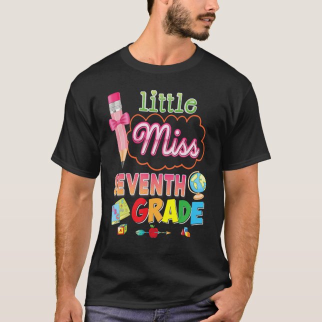 Camiseta Pequeña Miss 7° Grado De Lápiz De Vuelta A La Escu (Anverso)