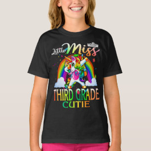 Camiseta Pequeña Miss Tercer Grado, corbata, arcoiris de Un