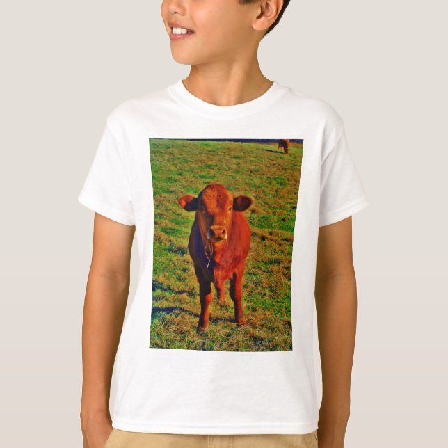 Camiseta Pequeña vaca marrón brillante hierba verde (Anverso)