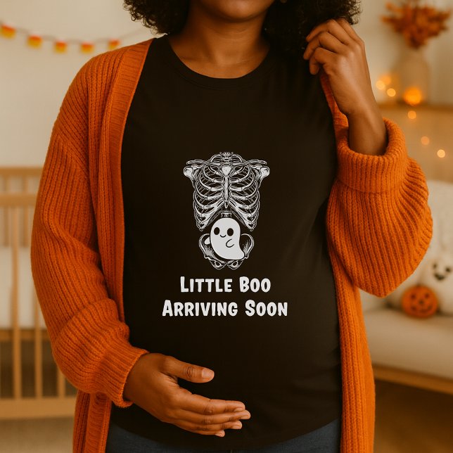 Camiseta Pequeño Boo llegando pronto al embarazo de Hallowe (Subido por el creador)