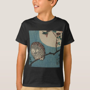 Camiseta Pequeño búho de cuernos en rama del arce debajo 