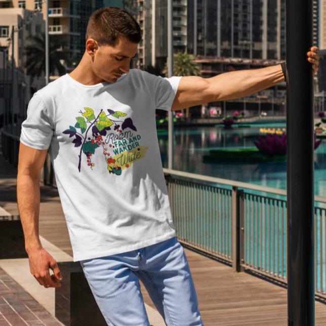 Camiseta Pequeño Chica Recolectando Berries En El Árbol (Subido por el creador)