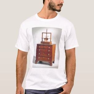 Camiseta Pequeño pecho de cajones de caoba por Sheraton