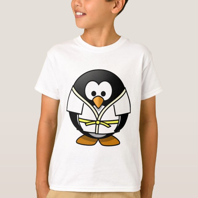 Camiseta Pequeño pingüino animado lindo del judo (Anverso)