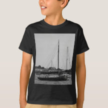 Pequeño yate clásico